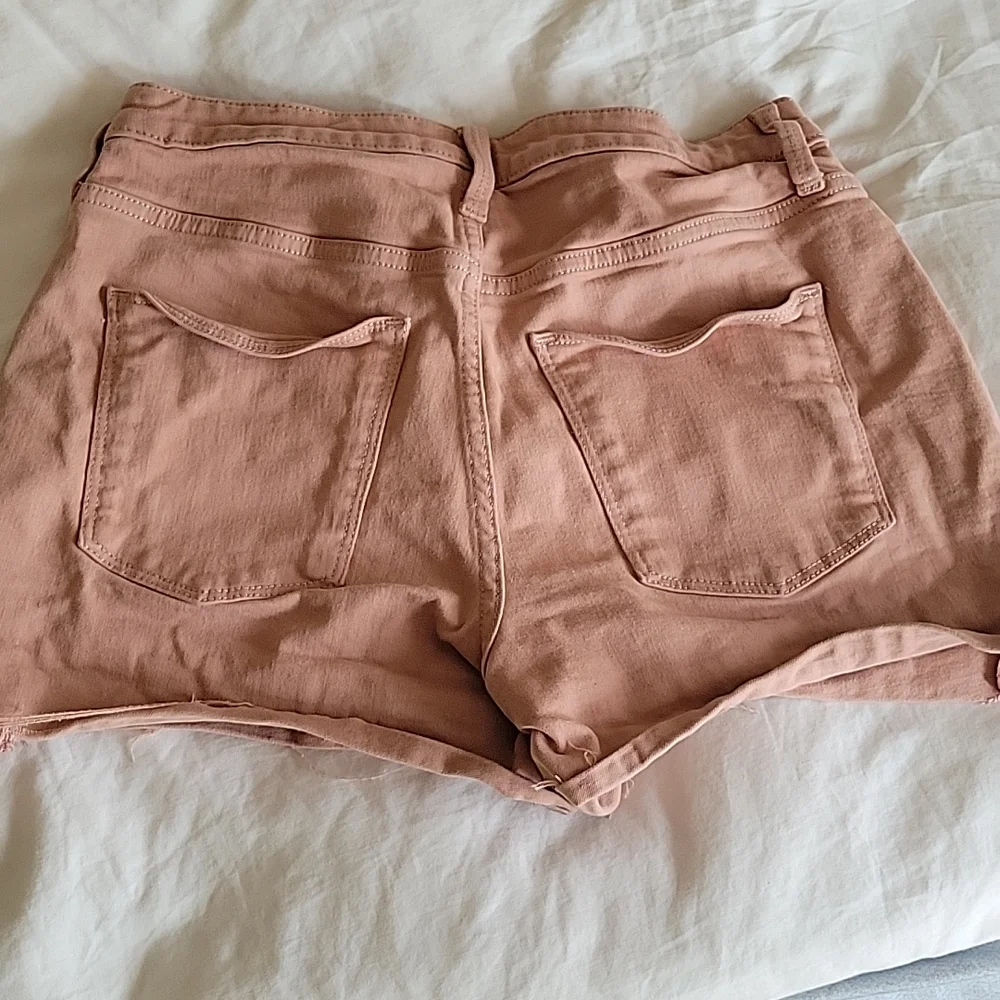 Universal Thread Pink Shorts - Picture 2 of 4
